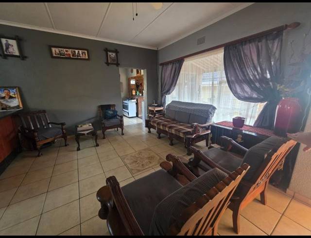 3 BEDROOM HOUSE FOR SALE IN GREENHILLS
